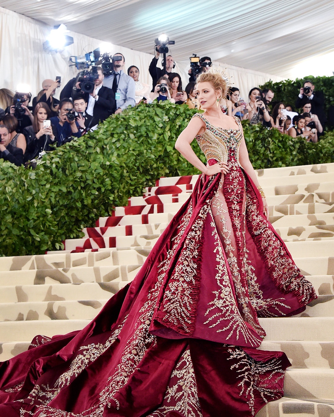 Blake Lively Is as Ornate as a Catholic Cathedral at 2018 Met Gala - E